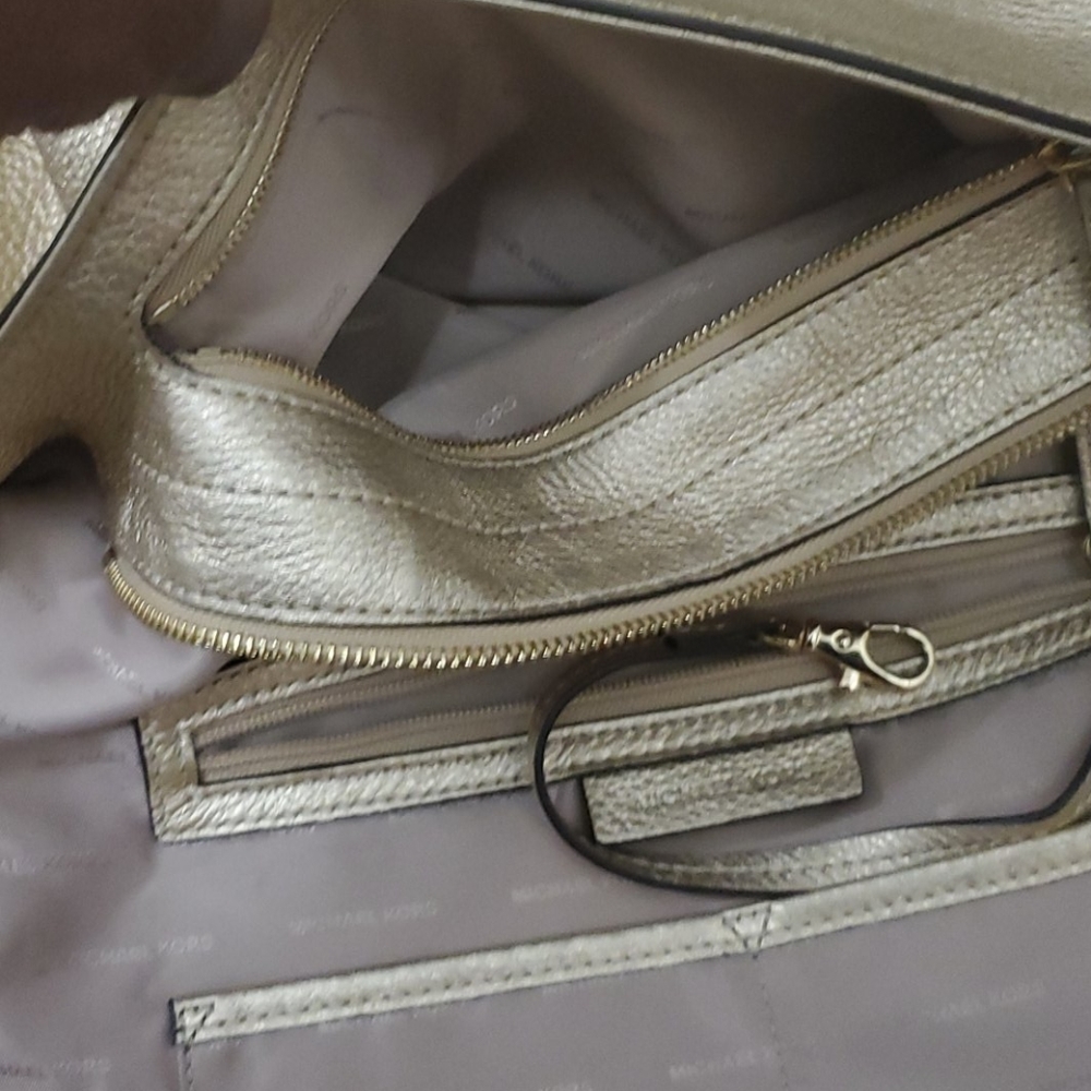 Michael Kors Handbag 👜 - Picture 14 of 15